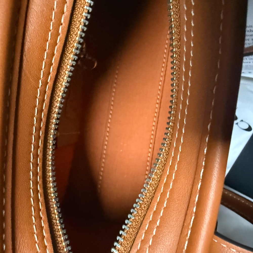 Coach Swing Zip Bag 20 in Crystal Signature Jacquard - Picture 8 of 9